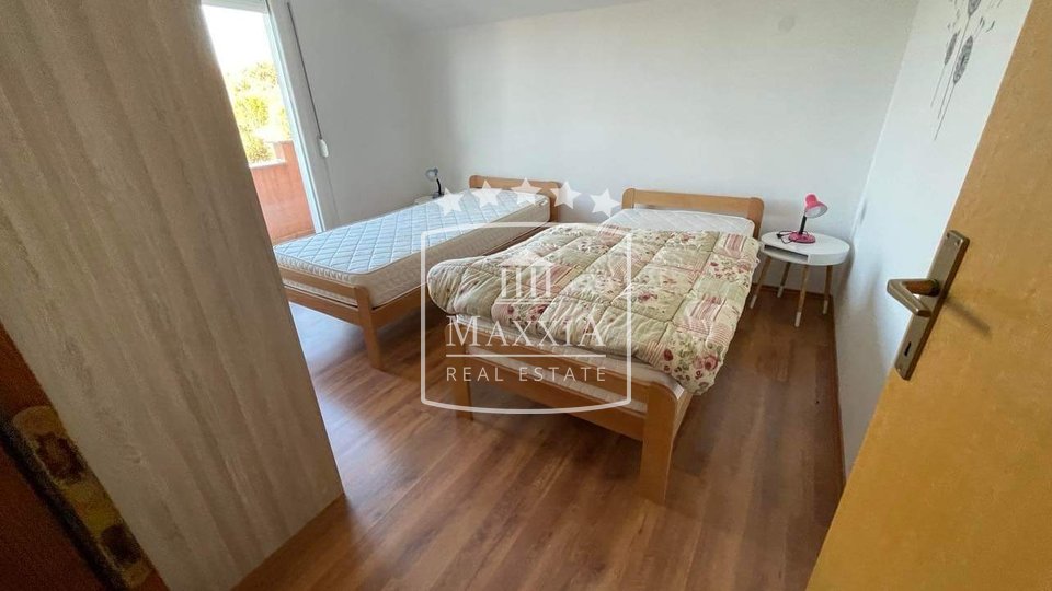 Maslenica - kuća 4 +1 apartmana, velika parcela! Pogled more!!  620000€