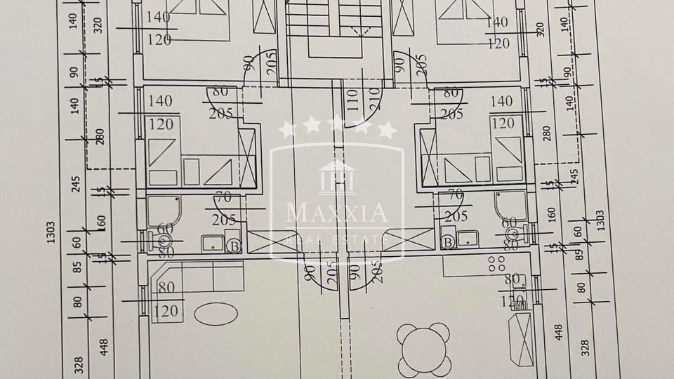 Maslenica - kuća 4 +1 apartmana, velika parcela! Pogled more!!  620000€