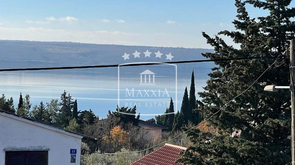 Maslenica - kuća 4 +1 apartmana, velika parcela! Pogled more!!  620000€