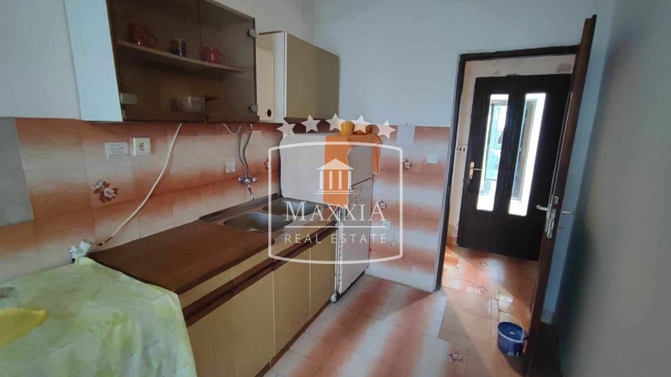 Starigrad - einstöckiges Haus ca. 200m vom Meer entfernt! 155000€