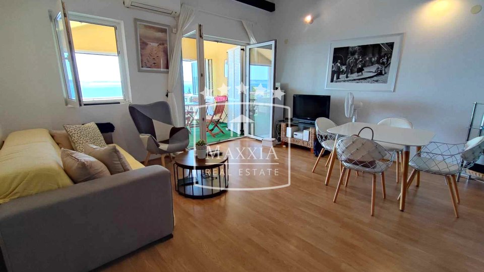 Tribanj - moderne Wohnung von 76m2 mit offenem Blick, 60m vom Meer entfernt! 169.000 €