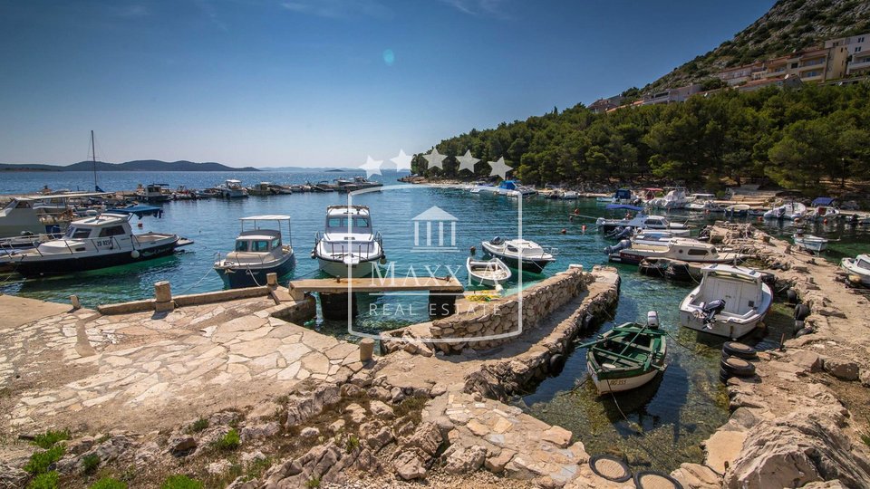 Pakoštane - Drage, vila prvi red do mora, plaža 30m! 1600000€