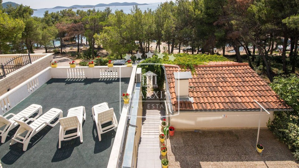 Pakoštane - Drage, vila prvi red do mora, plaža 30m! 1600000€