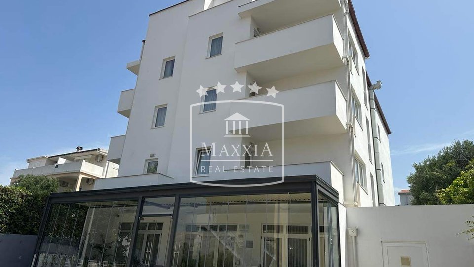 PAG - HOTEL 4* modern ausgestattetes  + Personalhaus!