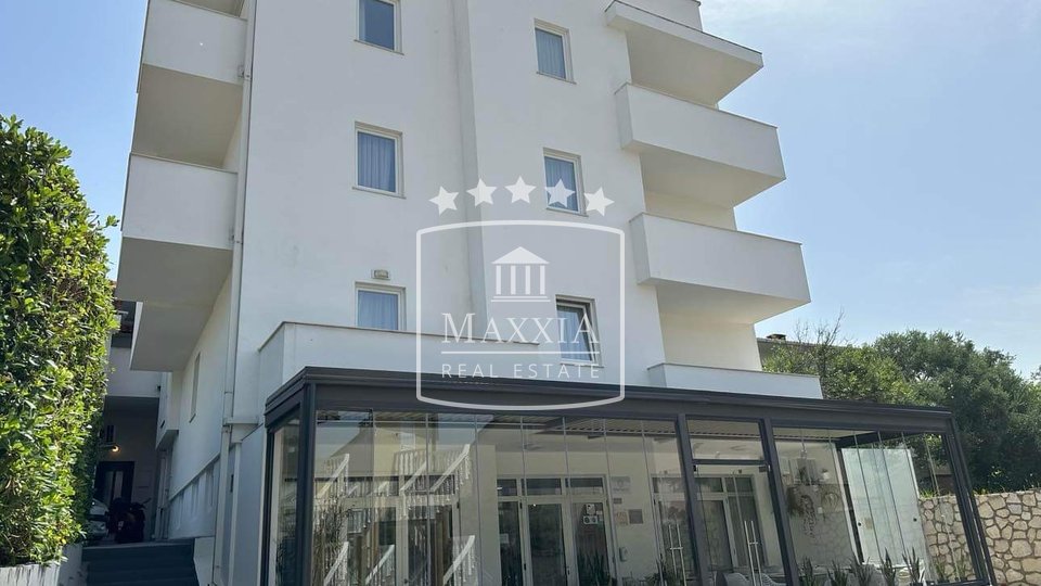 PAG - HOTEL 4* modern ausgestattetes  + Personalhaus!