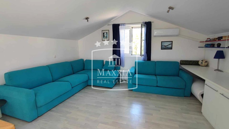 Starigrad - two-story house near the sea, location! 280000€