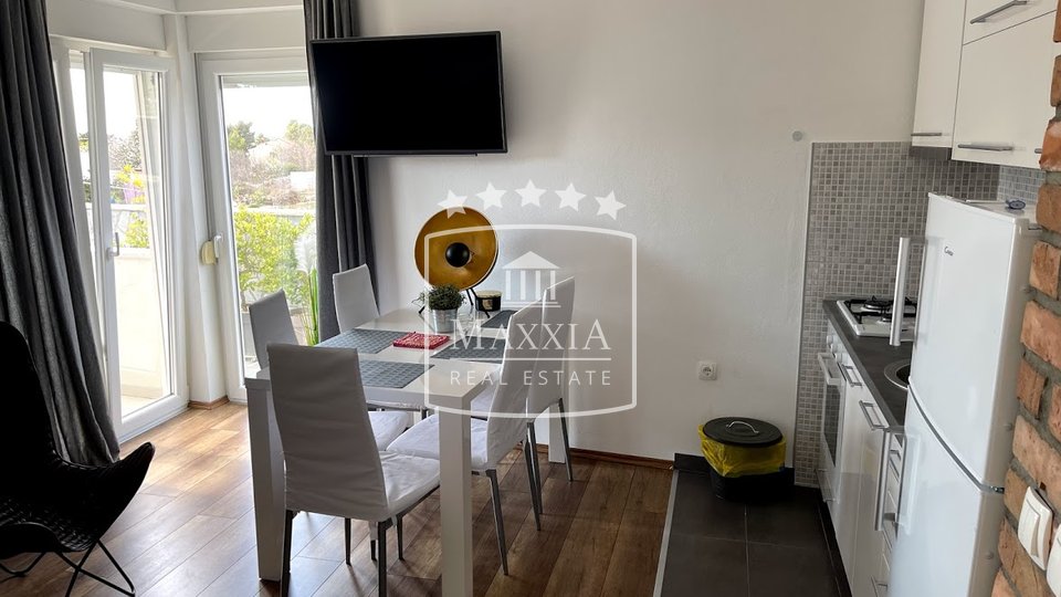 Seline - luksuzna moderna vila s bazenom 477m2! 4 apartmana! 830000€