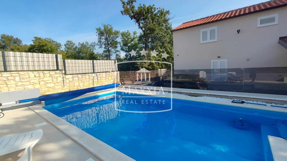 Posedarje - newly renovated modern house with a pool! €420,000