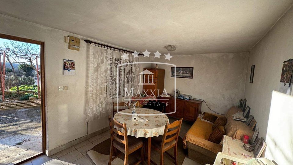 Pridraga - house of 158m2 with two apartments and a large yard! €199000