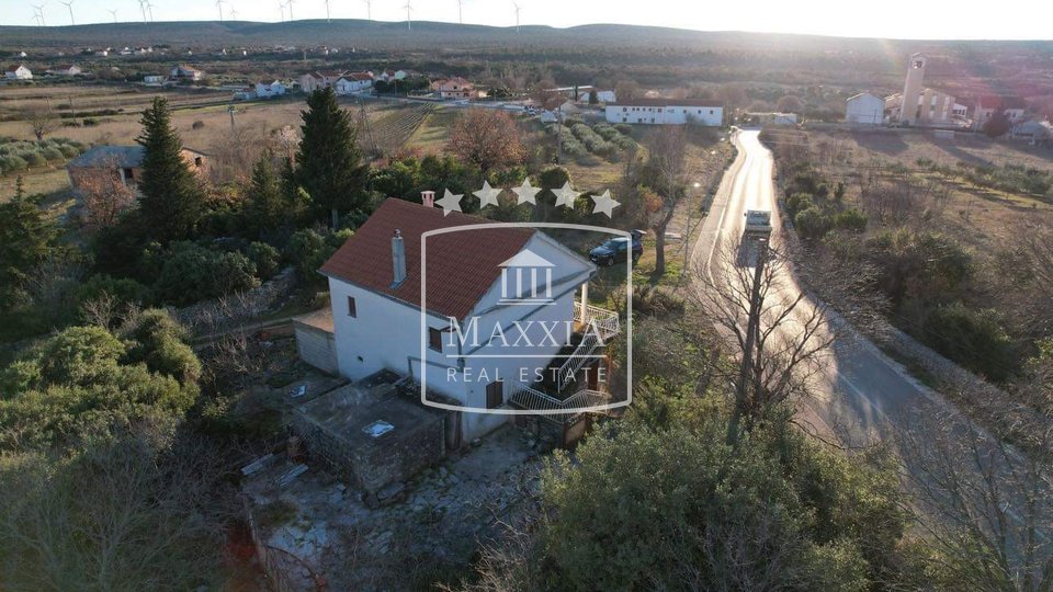 Pridraga - Haus von 158m2 mit zwei Wohnungen und einem großen Hof! 199000 €