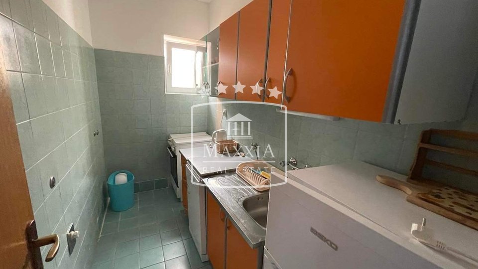 Starigrad okolica - kuća dalmatinskog stila gradnje 227 m2, prvi red do mora! 495000€