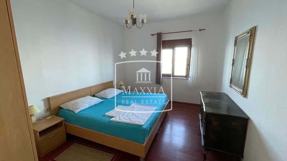 Starigrad okolica - kuća dalmatinskog stila gradnje 227 m2, prvi red do mora! 495000€