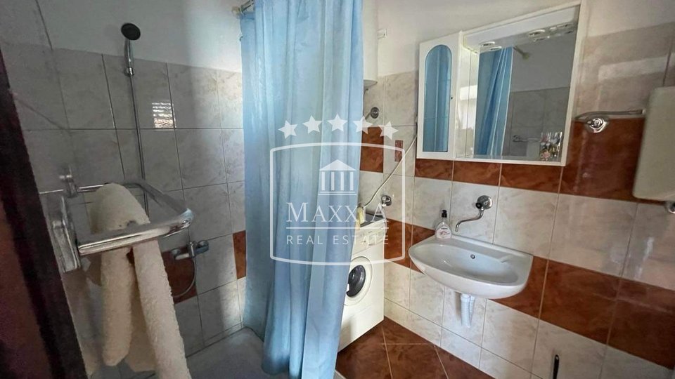 Starigrad area - Dalmatian style house of 227 m2, first row to the sea! 495000€