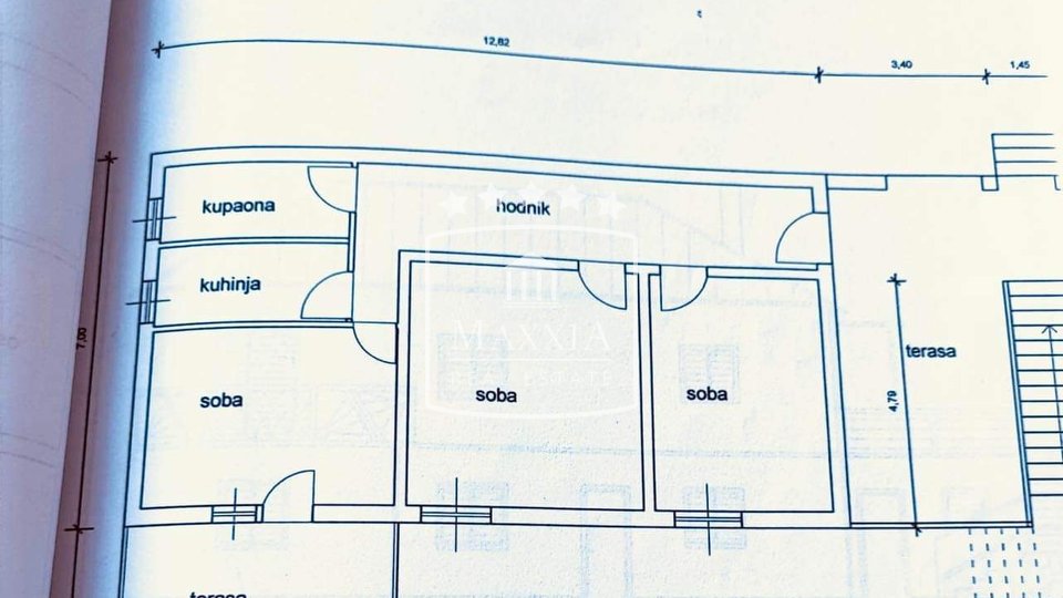 Region Starigrad - Haus im dalmatinischen Stil von 227 m2, erste Reihe zum Meer! 495000€