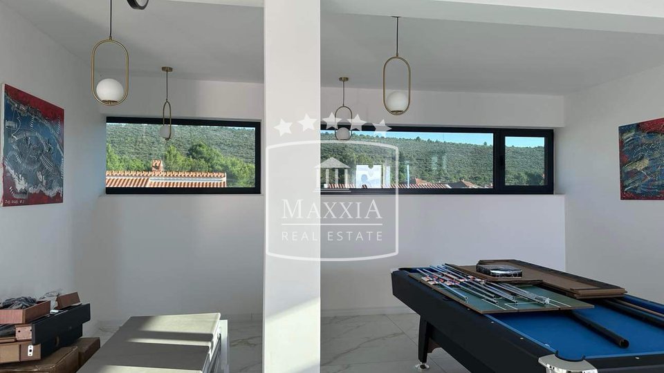 Sukošan - new modern villa of 296m2 with a pool! Sea view! 1200000€