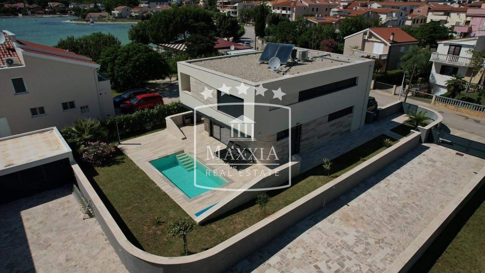 Privlaka - Modern villa mit Pool 250m2 privater Zugang zum Meer! 1.698.000€