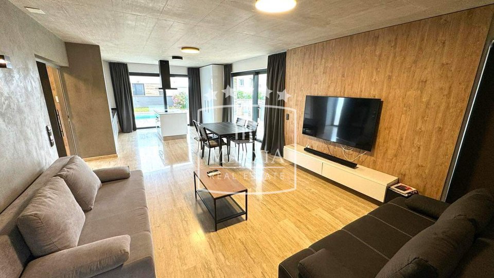 Dům, 250 m2, Prodej, Privlaka