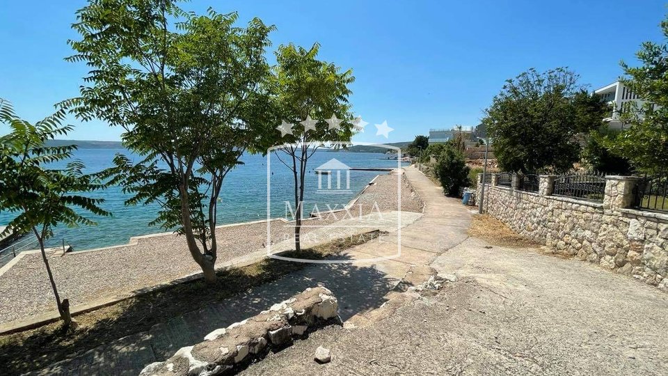 Maslenica - house 296m2 second row to the sea, excellent location! 390000 €