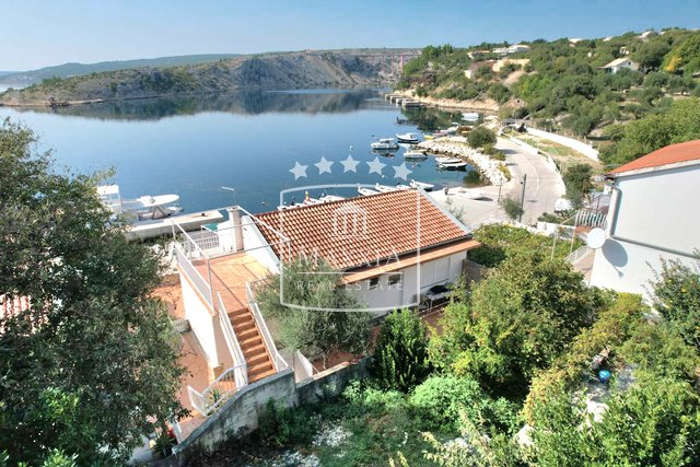 Maslenica - Haus direkt neben dem Meer 550m2! 1.250.000€