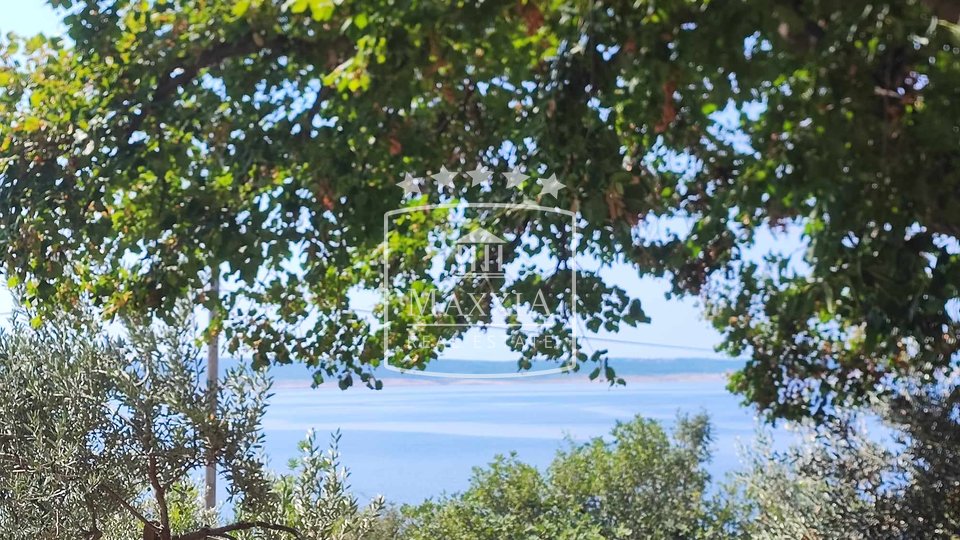 Starigrad - zweistöckiges Haus, großer Garten, 150m vom Meer entfernt! 350.000 €