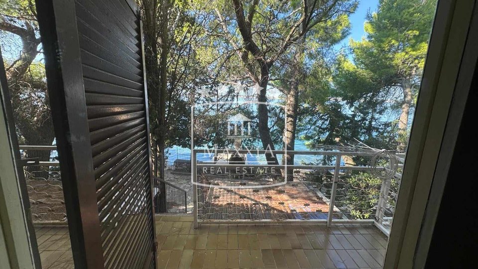 Tribanj - kuća sa 2 apartmana PRVI RED DO MORA! 499000€