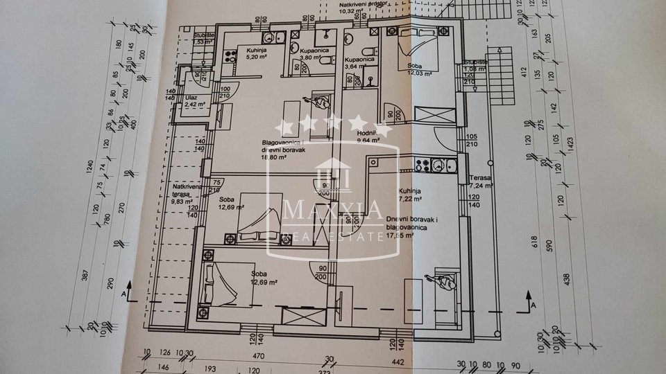 Gornji Karin - kuća 280 m2 sa garažom i bazenom! PRILIKA! 350000€