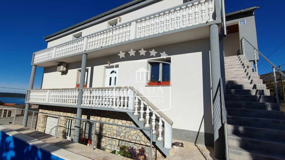 Gornji Karin - kuća 280 m2 sa garažom i bazenom! PRILIKA! 350000€