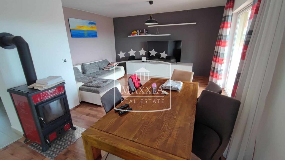 Posedarje - vila s 2 apartmana s bazenom i okućnicom! 430000€