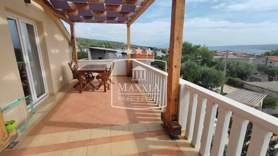 Posedarje - vila s 2 apartmana s bazenom i okućnicom! 430000€