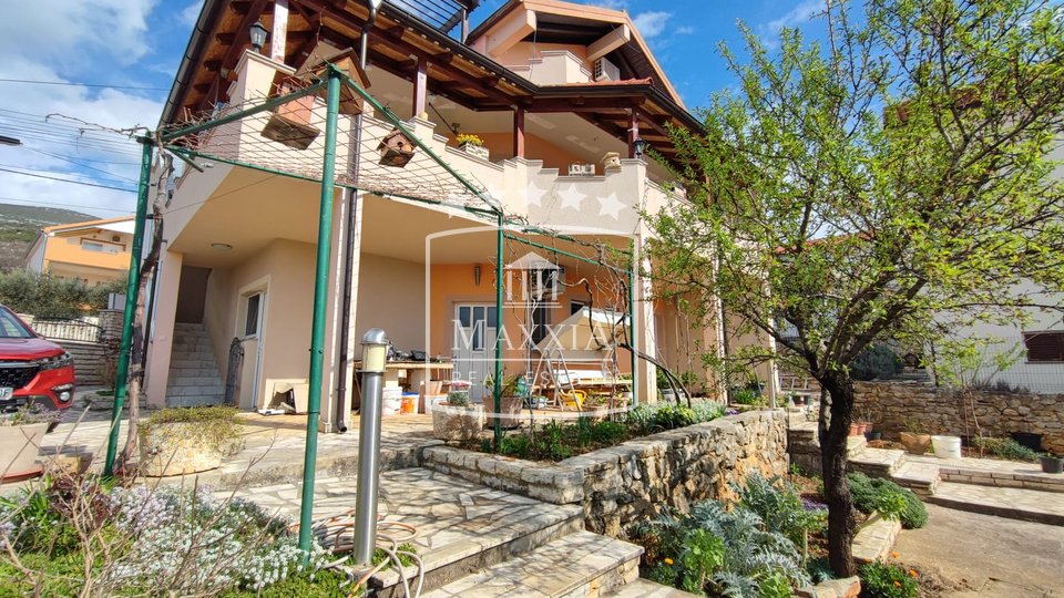 Kruševo - house of great construction quality with a big garden and an open sea view! 430000€