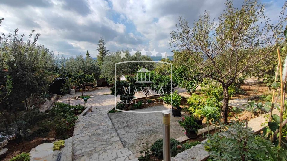 Kruševo - house of great construction quality with a big garden and an open sea view! 430000€