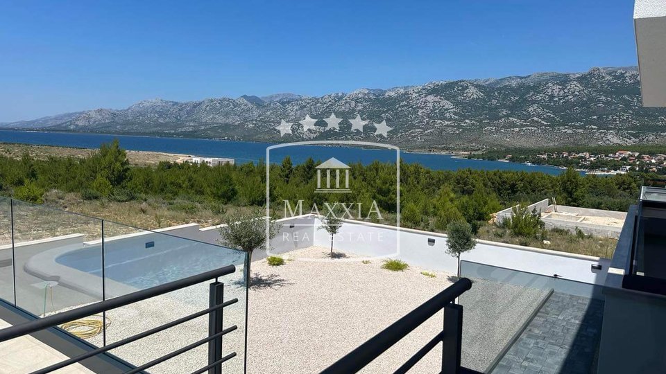 Rovanjska - modern villa 268m2 with pool! Open sea view! €1,350,000