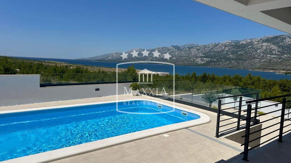 Rovanjska - modern villa 268m2 with pool! Open sea view! €1,350,000