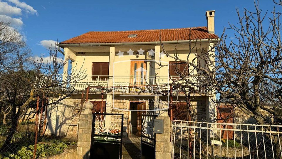 Pridraga - house of 158m2 with two apartments and a large yard! €199000