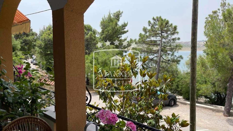 Rovanjska - PRVI RED DO MORA kuća 398m2 s više apartmana! 738000€