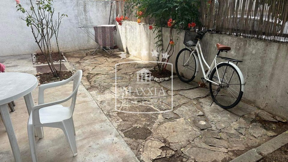 Zadar - geräumige Wohnung im Erdgeschoss 74m2 mit Terrasse 44m2! 239000€