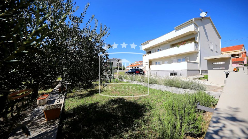 Zadar – Bokanjac; Luxusvilla 600m2, Grundstück 732m2, Geschäftsmöglichkeit!