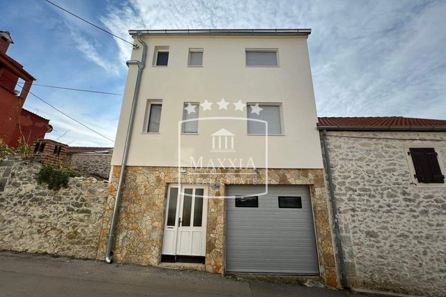 Zadar, Diklo - house of 120m2 in the city center,100m away from the sea! 255000€