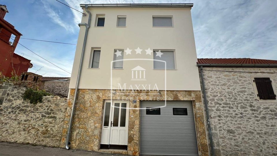 Zadar, Diklo - tipična dalmatinska kuća 120m2 u blizini mora! 255000€