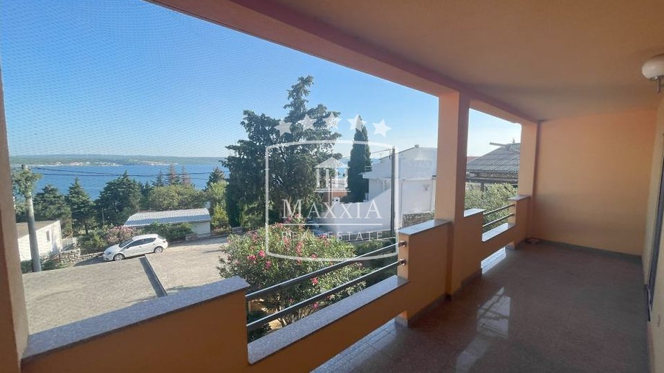 Maslenica – zweistöckiges Haus, Garage, 130m vom Meer entfernt! 295.000 €