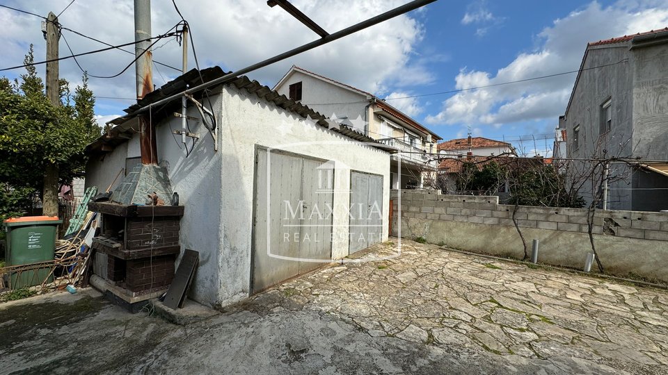 Zadar - house of 188m2 for restoration great location! 590000€