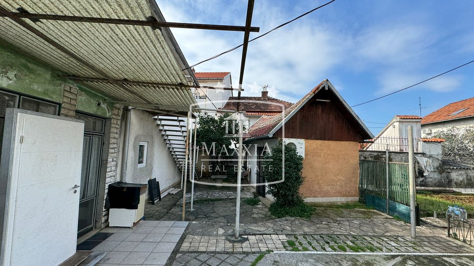 Zadar - kuća 188m2 za obnovu odlična lokacija! 590000€