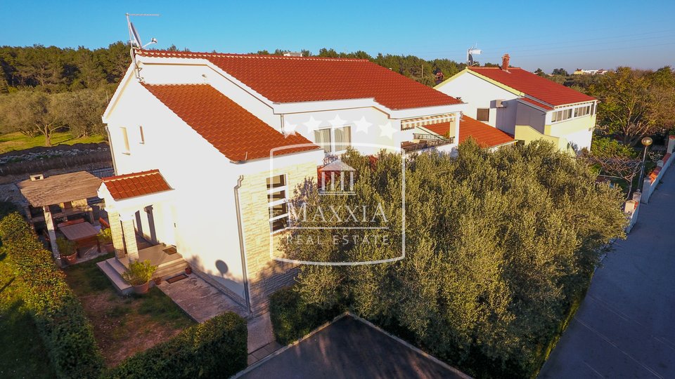 Zadar - Kožino vila s bazenom i otvorenim pogledom na more! 849000€