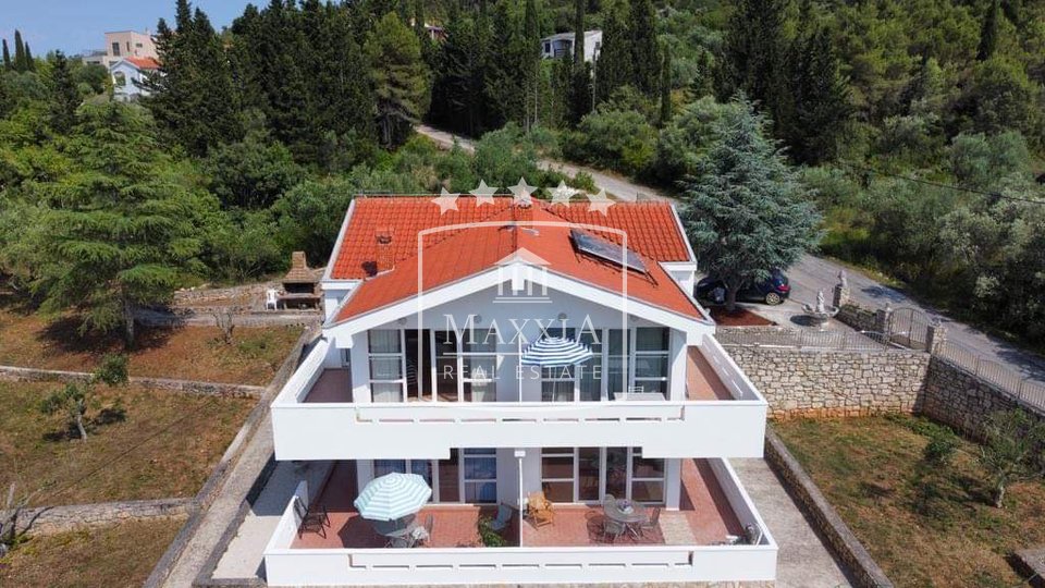 Ugljan - villa 5 apartments on 2157m2 of land! Open sea view!