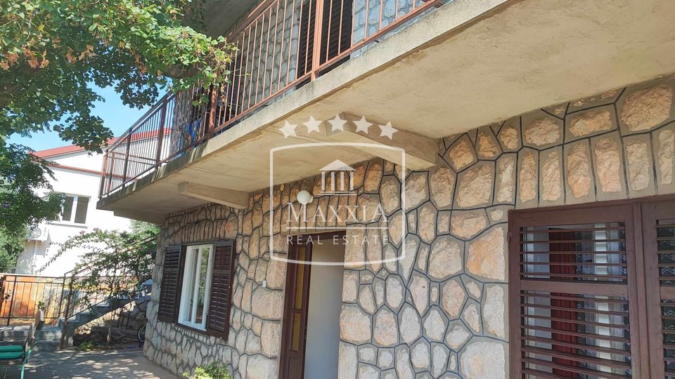 Starigrad - zweistöckiges Haus, großer Garten, 150m vom Meer entfernt! 350.000 €