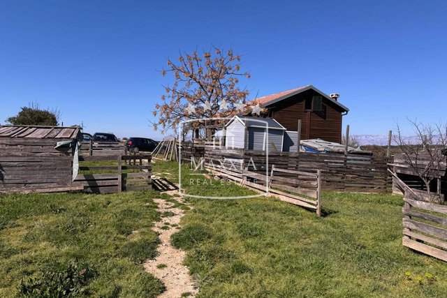 Briševo - vorgefertigtes Holzhaus von 100 m2 auf Ackerland von 12352 m2! 249000€