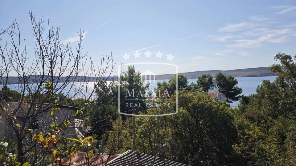 Seline - two-story house with sea view approx. 150m away from sea! 159000€